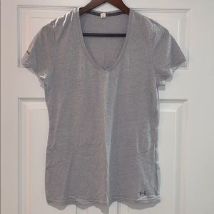 Under Armor V Neck Workout T-Shirt (size LG)